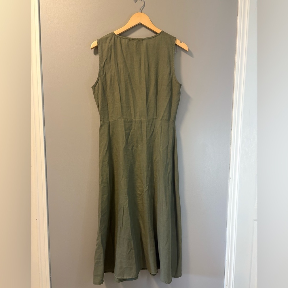 Elegant Olive Green Wrap Midi Dress with Button Detailing size Medium - Picture 7 of 9